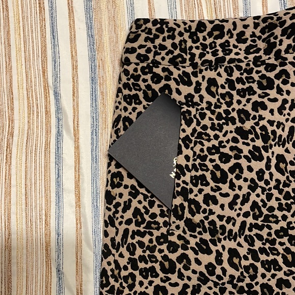 LOFT Leopard Mini Skirt - Picture 3 of 3
